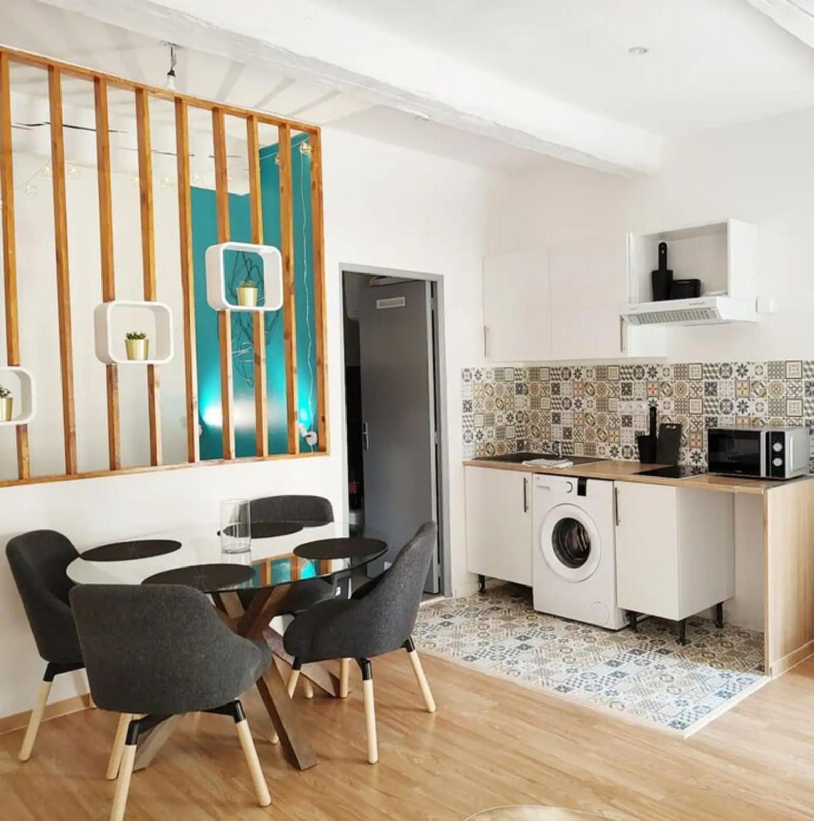 Atlas - Arya Apartment Ним Екстериор снимка